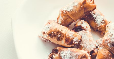 Kruche rogaliki z marmoladą. Podaj do popołudniowej kawy