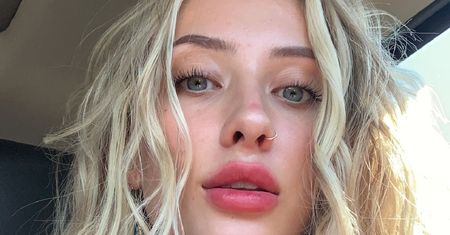 By pomóc Australii, sprzedaje nagie zdjęcia. Modelka zebrała zawrotną sumę