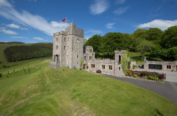 Zamek znajduje się w walijskim Denbighshire