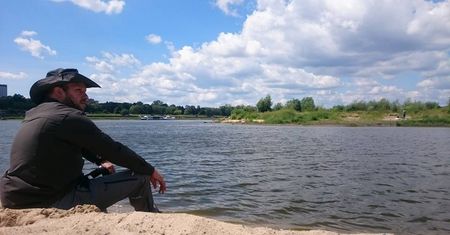 Niestraszna mu pogoda, piasek i choroba. Chce przejść pieszo ze Świnoujścia do obwodu kaliningradzkiego