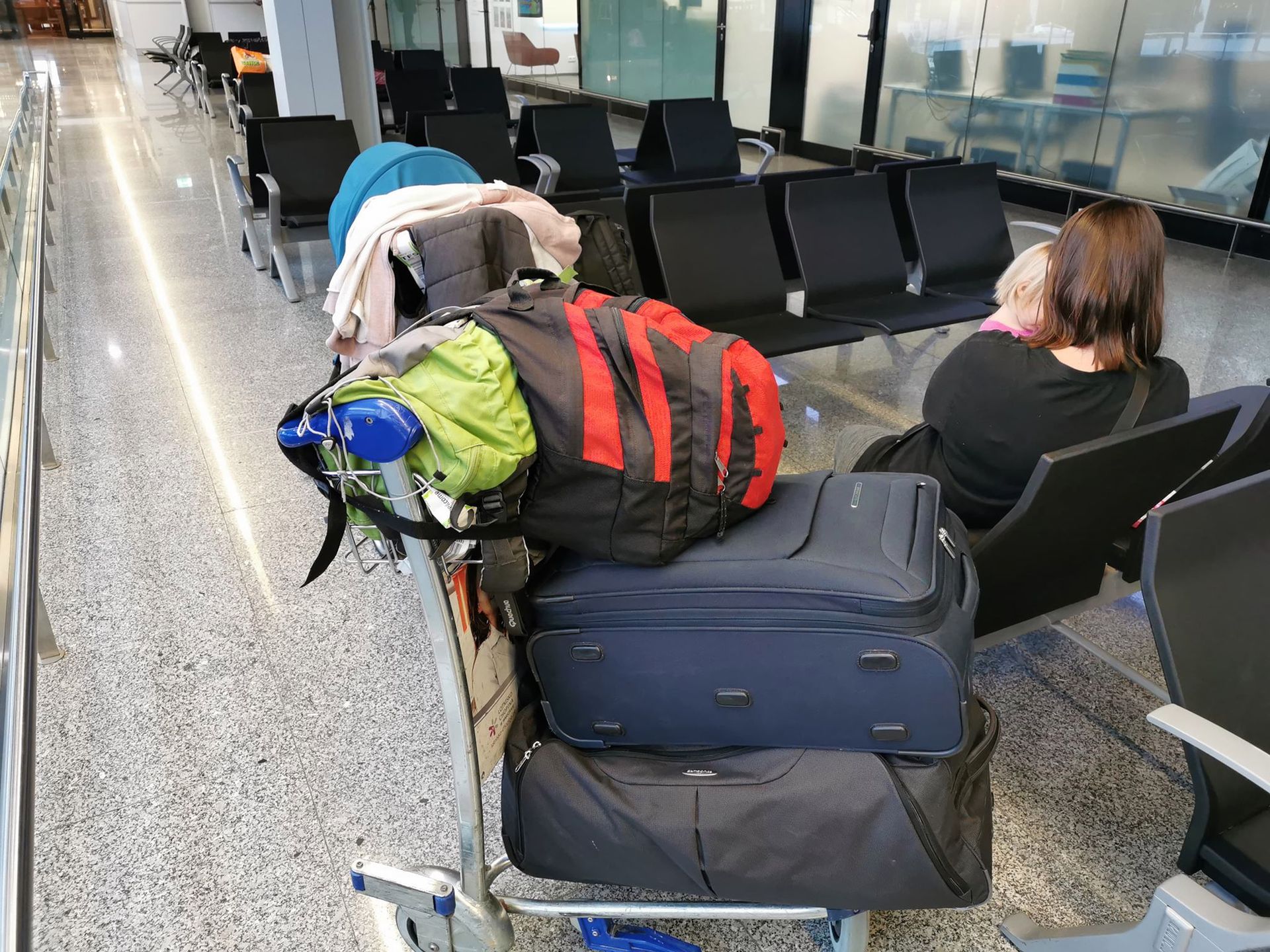 Lot z Warszawy na Teneryfę miał się odbyć w niedzielę po godz. 21. Pasażerowie prawdopodobnie polecą w poniedziałek o godz. 14
