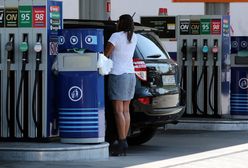 Tak tanio na stacjach paliw w tym roku jeszcze nie było. W miesiąc ropa potaniała o 14 procent