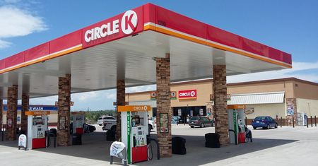 Strefy wolne od "Gazety Polskiej". Shell i Circle K bojkotują tygodnik