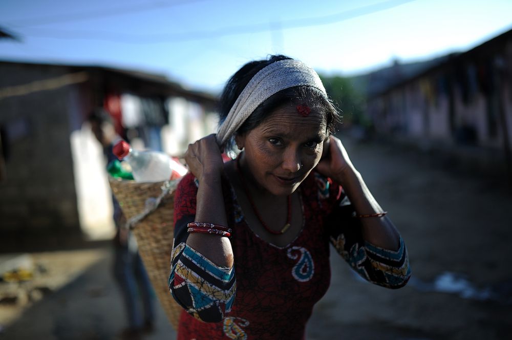 Szokujący proceder. Nepalki sprzedają swoją skórę