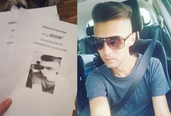 Stalker wie, co i kiedy robi Adam. Grozi mu gwałtem i rozwiesza ogłoszenia: "gej i groźny przestępca"