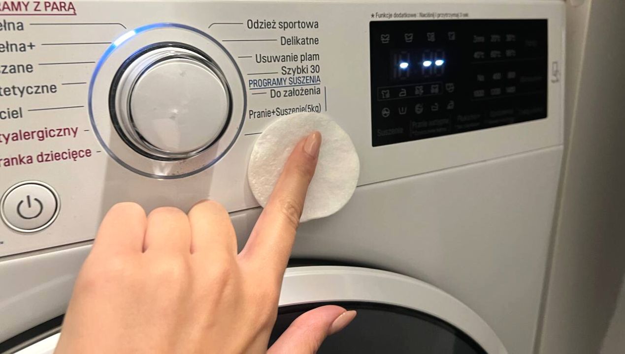 Czyszczenie pralki jest proste i szybkie dzięki tej sztuczce! W 5 minut będzie jak nowa