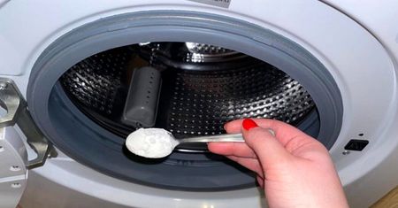 Do bębna pralki dodałam łyżeczkę produktu z kuchni. Brzydki zapach zniknął po pierwszym użyciu