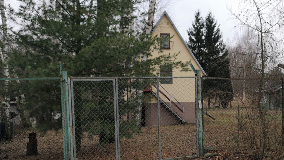 W większości ROD-ów znaleźć można piętrowe, całoroczne, murowane domy, których nie nazwiemy "altankami"