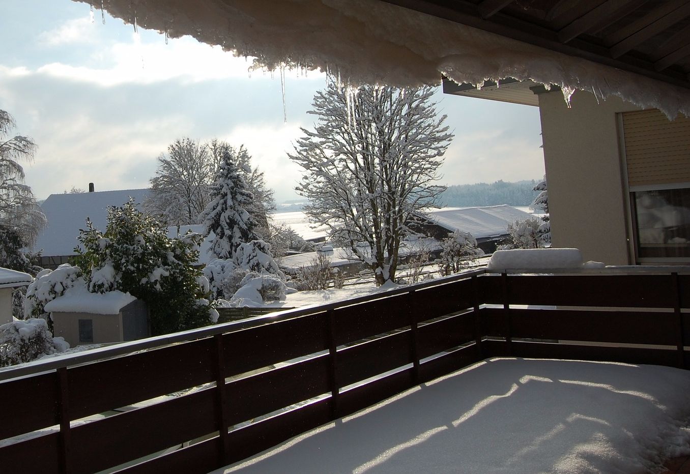 Wyrzucili synka na balkon. Dziecko w stanie krytycznym