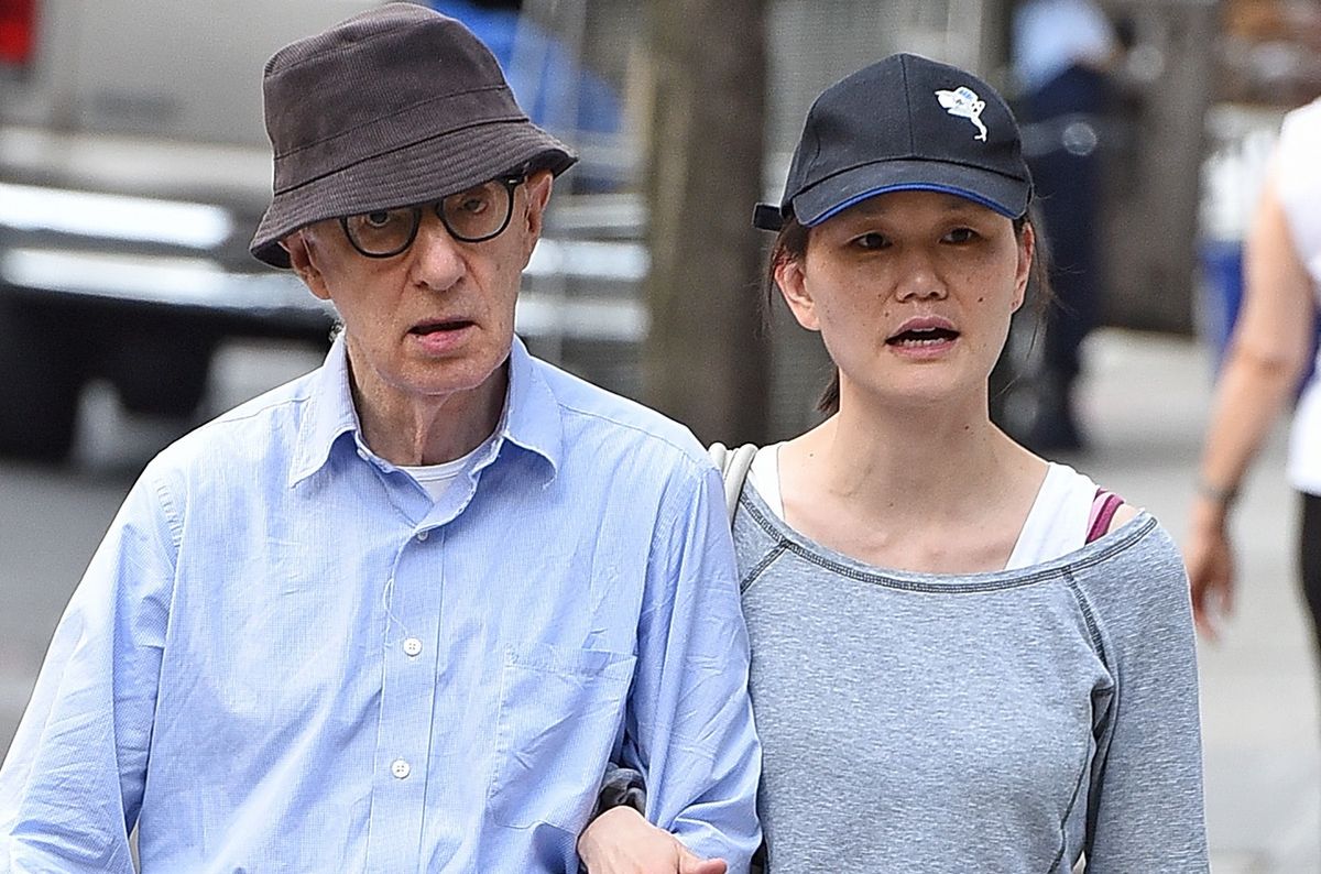 Woody Allen pisze, jak wyglądał ślub z kobietą, która wcześniej była jego adoptowaną córką
