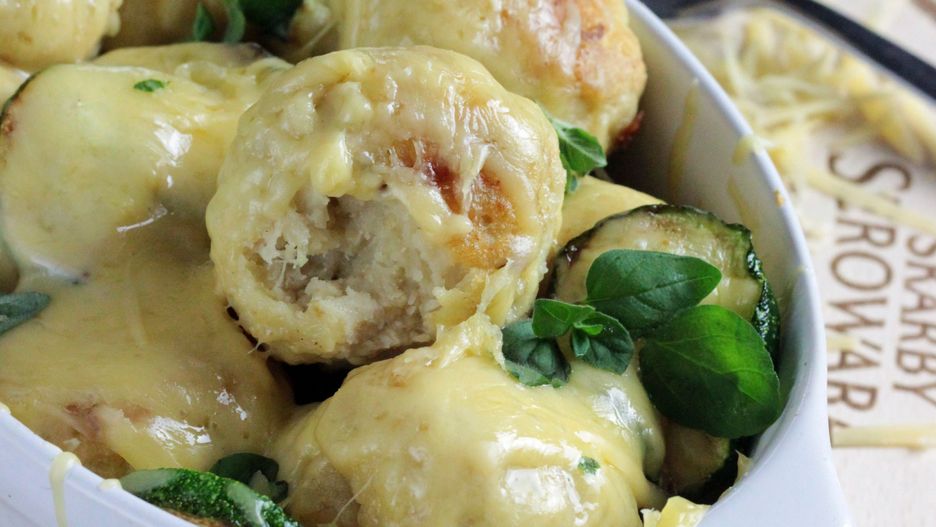 Meatballsy z indyka zapiekane z serem
