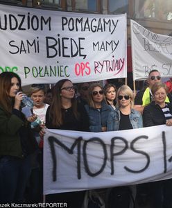 Pracownicy socjalni protestują. Wypłata 500+ zagrożona