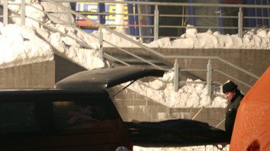 Ciało jednej z ofiar wywożone z miejsca katastrofy