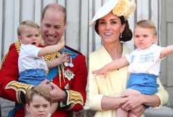 Najmłodsze dziecko Kate i Williama spacerowało z nianią po londyńskim muzeum. To już duży chłopak