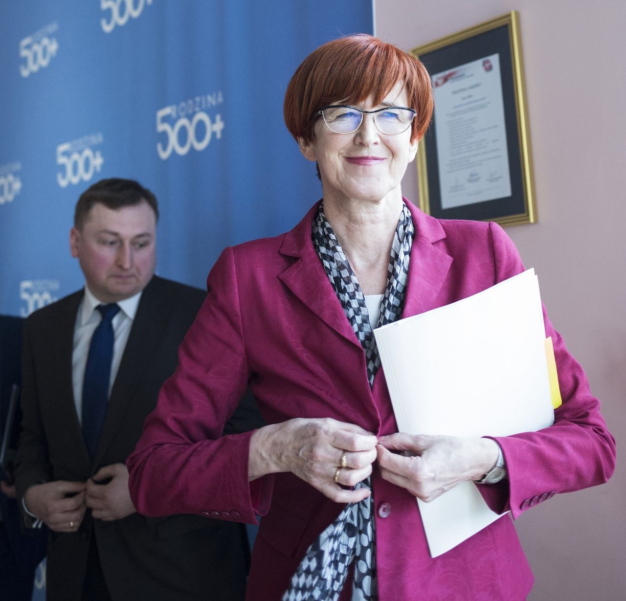 Biurokracja 500+ pochłonęła już miliard. Piątka Kaczyńskiego paradoksalnie może zmniejszyć koszty