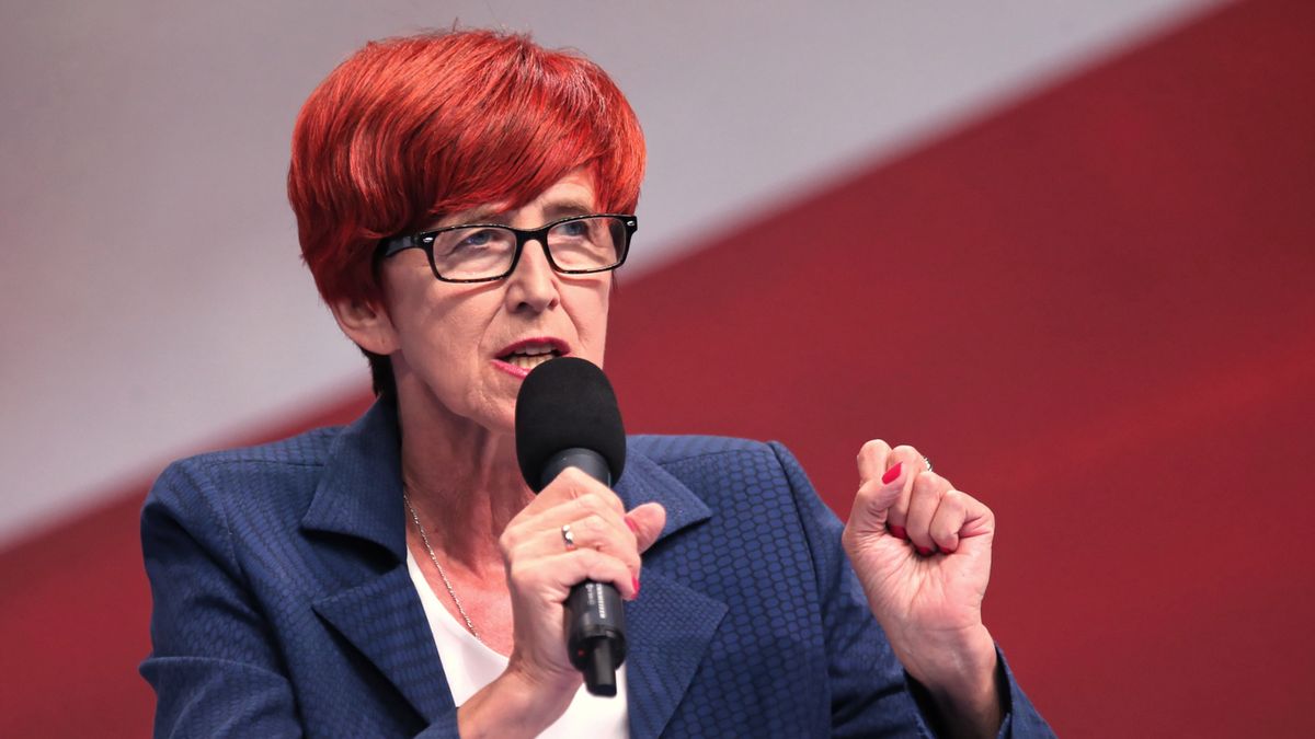 Europoseł Elżbieta Rafalska podczas sesji "Polska wszystkich pokoleń", w drugim dniu Konwencji Programowej PiS i Zjednoczonej Prawicy.