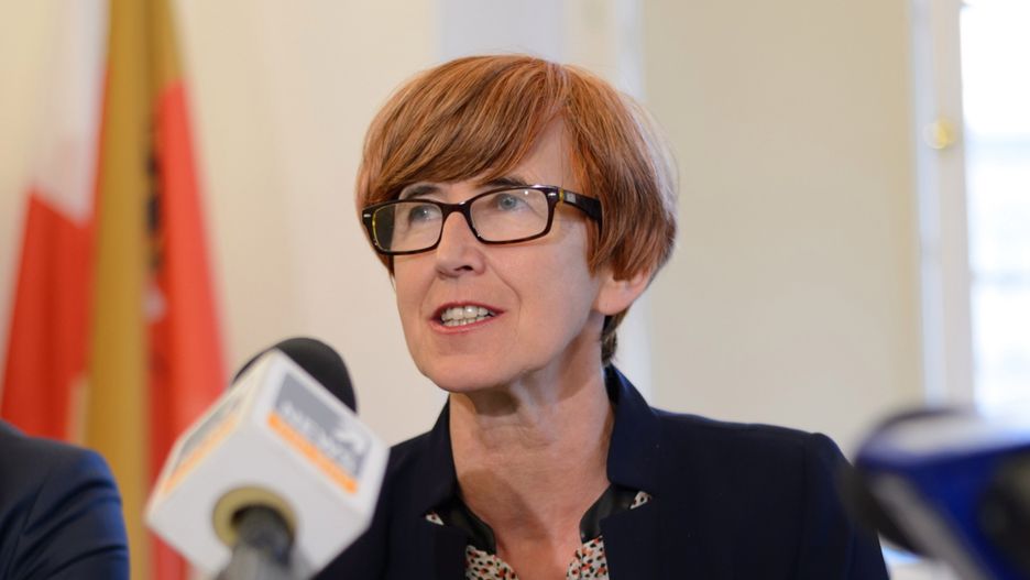 - W piątek poszły pierwsze wypłaty z ZUS w ramach obniżenia wieku emerytalnego Polaków  - poinformowała Elżbieta Rafalska