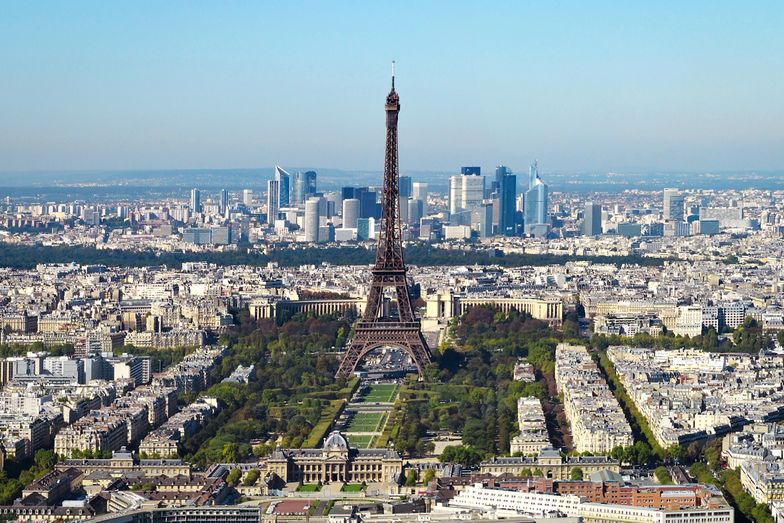 W wielu miastach Francji w tym w Paryżu, obowiązują przepisy dotyczące hałasu transportowego, ale trudno je wyegzekwować.