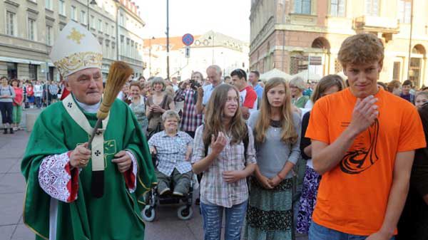 Kard. Kazimierz Nycz przed wyruszeniem pielgrzymów na Jasną Górę