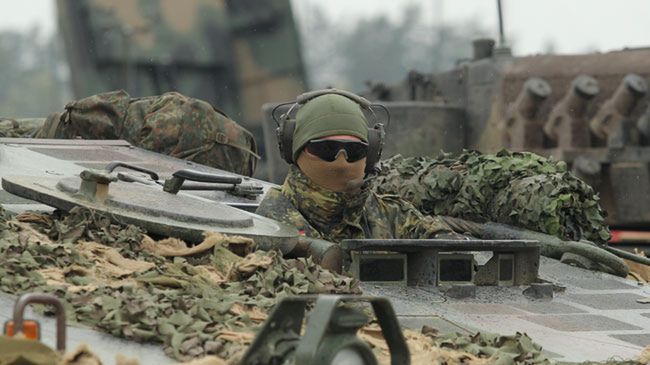 Żołnierz Bundeswehry podczas ćwiczeń wojskowych "Dragon-15"