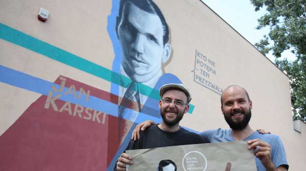 Artysta, autor malowidła Marcin "Malik" Malicki i koordynator projektu Łukasz Grajewski