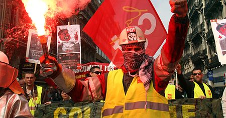 Francję sparaliżowały strajki i protesty sektora publicznego