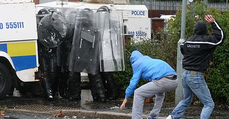 IRA wywołała krwawe zamieszki w Belfaście