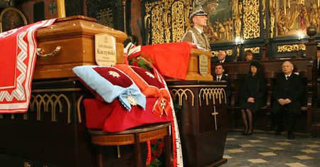 Ostatnia podróż Lecha i Marii Kaczyńskich dobiegła końca
