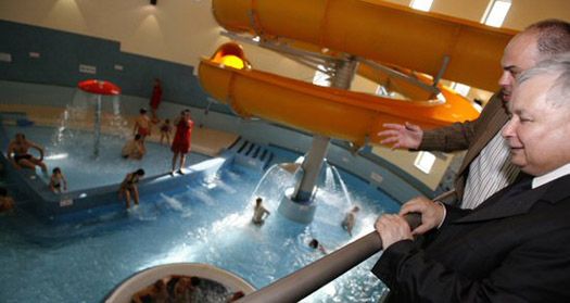 Jarosław Kaczyński na pływalni