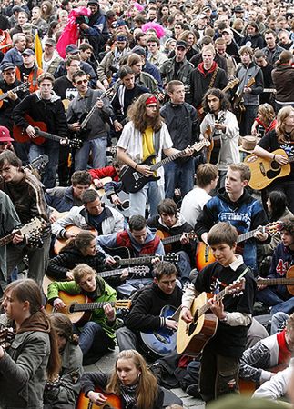 Jest rekord: "Hey Joe" na 1931 gitar