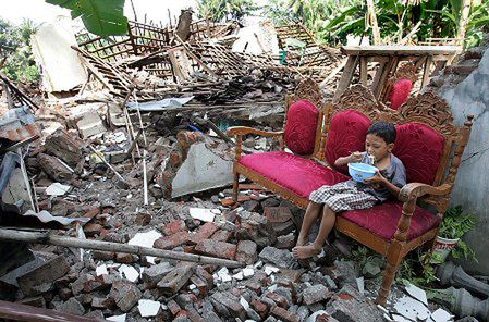 Indonezja: pomoc wciąż za mała