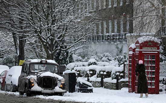 Anglia zmaga się ze śnieżycami, trwa liczenie strat