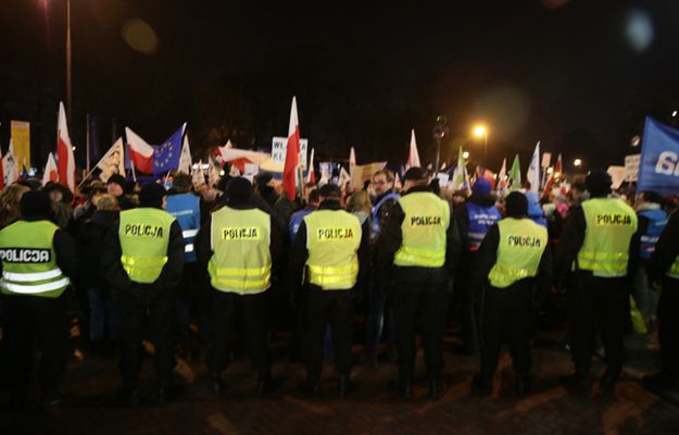 Prokuratura: sześć osób z zarzutami ws. protestu przed Sejmem z 16 grudnia