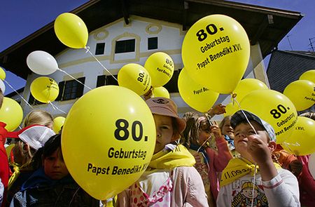 Mieszkańcy Marktl w Bawarii obchodzą urodziny papieża