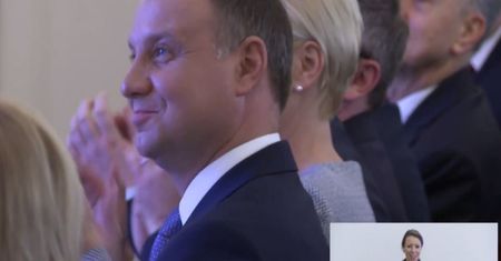 Raper wystąpił przed prezydentem Dudą. Całe show skradła jednak tłumaczka języka migowego