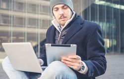Gadżety dla mężczyzn: co każdy facet powinien mieć przy sobie?