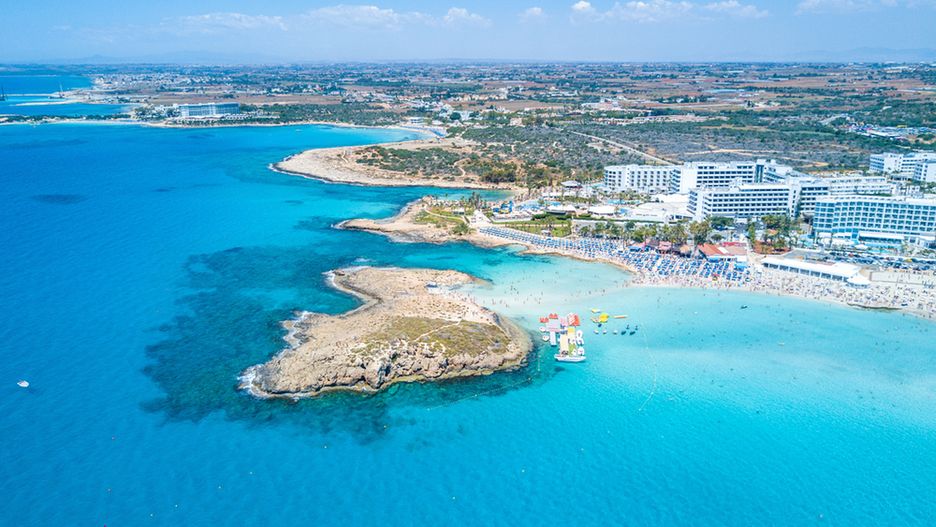 Ayia Napa doskonale reprezentuje najlepsze warunki i atrakcje turystyczne Cypru