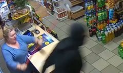 Ekspedientka z Pinczyna przegoniła mopem złodzieja z bronią. Mateusz Morawiecki pod wrażeniem