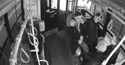 Pobili pasażera i kierowcę autobusu. Policja ich poszukuje