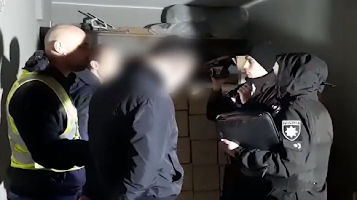 Zrabowali maseczki medyczne. Grozi im za to 10 lat więzienia.