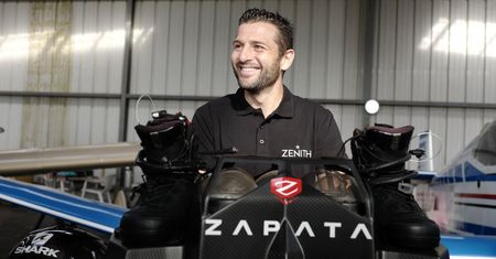 Franky Zapata - kim jest wynalazca deski Flyboard?