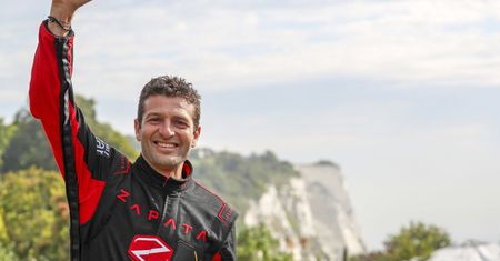 Franky Zapata wzruszony. "Cały czas byłem spięty. Wiedziałem, że nie ma miejsca na błąd"