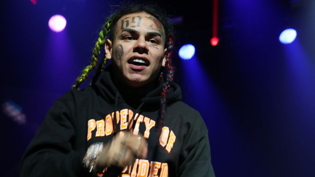 Z powodu koronawirusa Tekashi 6ix9ine opuścił więzienie