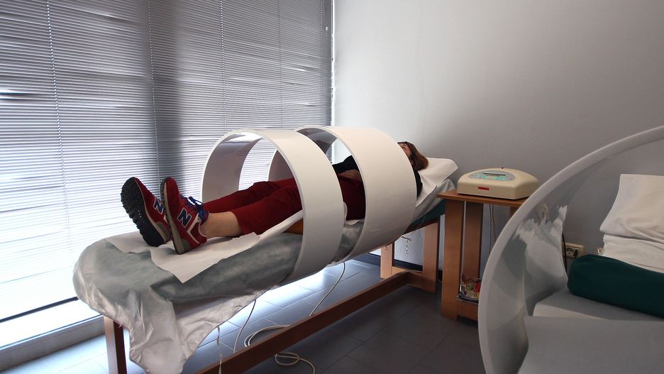 Jako "magnetoterapię" często przedstawia się terapie niekonwencjonalne, które z prawdziwą magnetoterapią mają niewiele wspólnego.