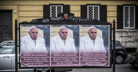 Wszczęto śledztwo ws. antypapieskich plakatów
