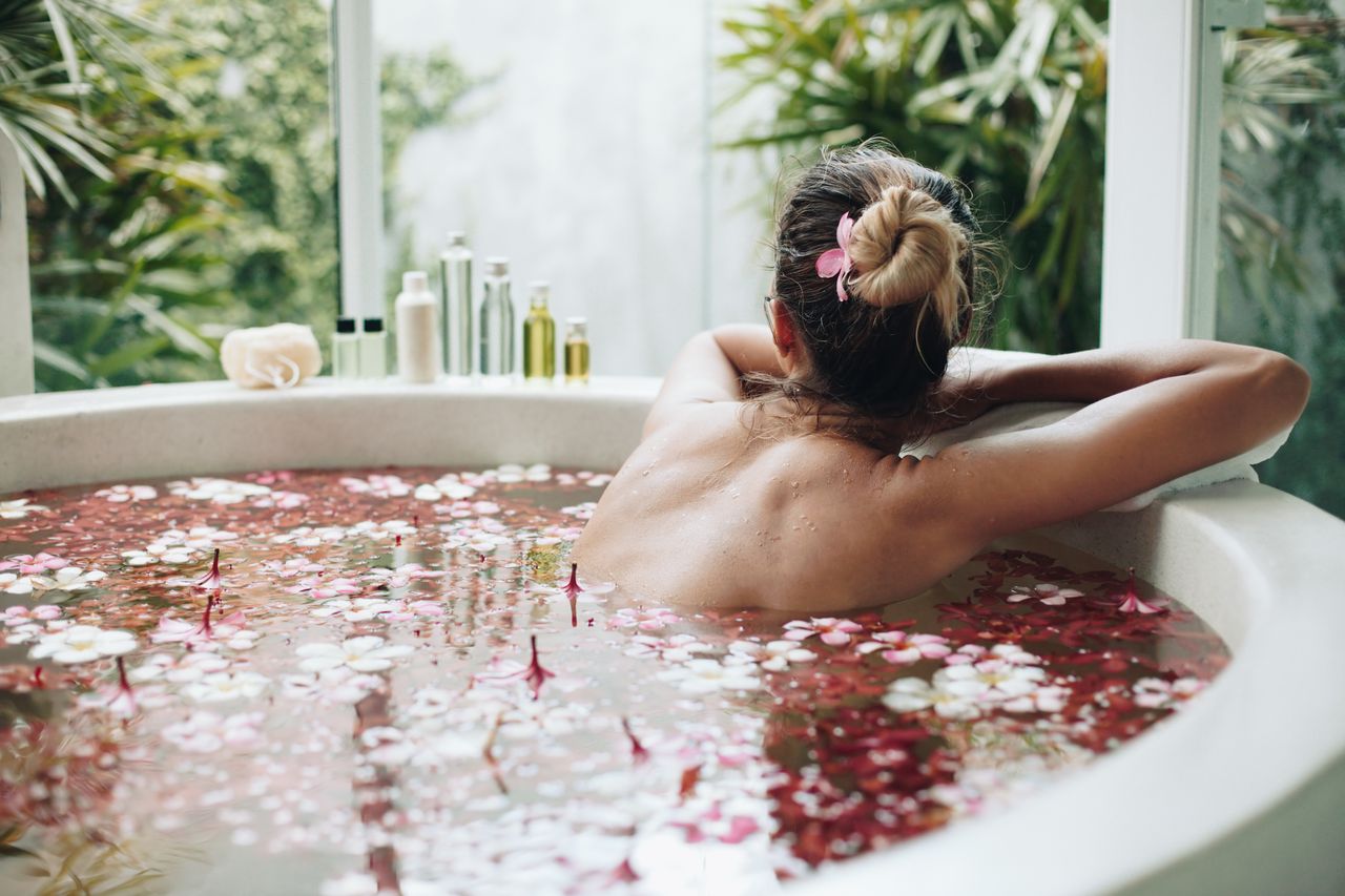 Jak kąpiel wpływa na twoje samopoczucie – aromaterapia w zaciszu własnej łazienki