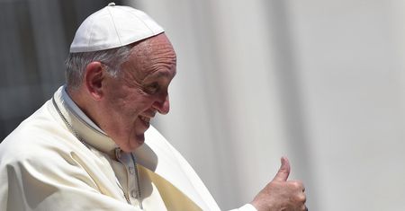 W bieli u papieża? Kto może założyć białą kreację na audiencję?