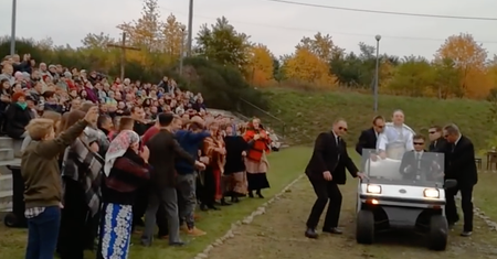 Wideo z inscenizacją zamachu na Jana Pawła II podbija sieć. Wyjaśniamy, o co chodzi