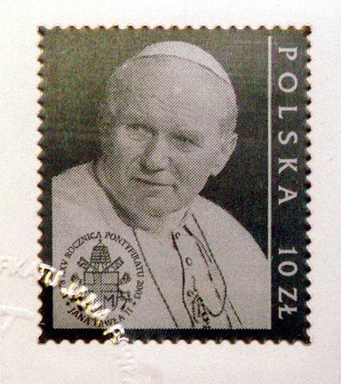 Do kogo trafiły znaczki z papieżem?