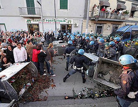 Berlusconi szuka ochotników do sprzątania Neapolu